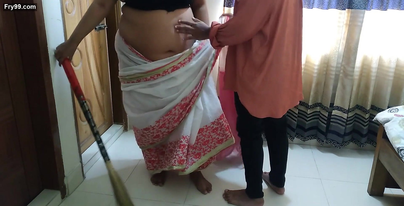 Desi Saas Ko Mast Chudai Damad – Fuck Indian mother-in-law while sweeping house (Priya Chatterjee) Hindi Clear Audio