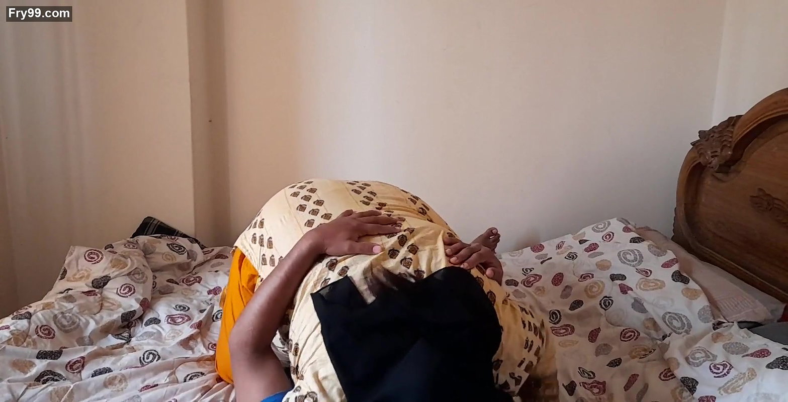 Desi saas ne damad ka bada lund dekha aur uski chudai Majbur – Priya Chatterjee Horny Riding (Hindi Audio)