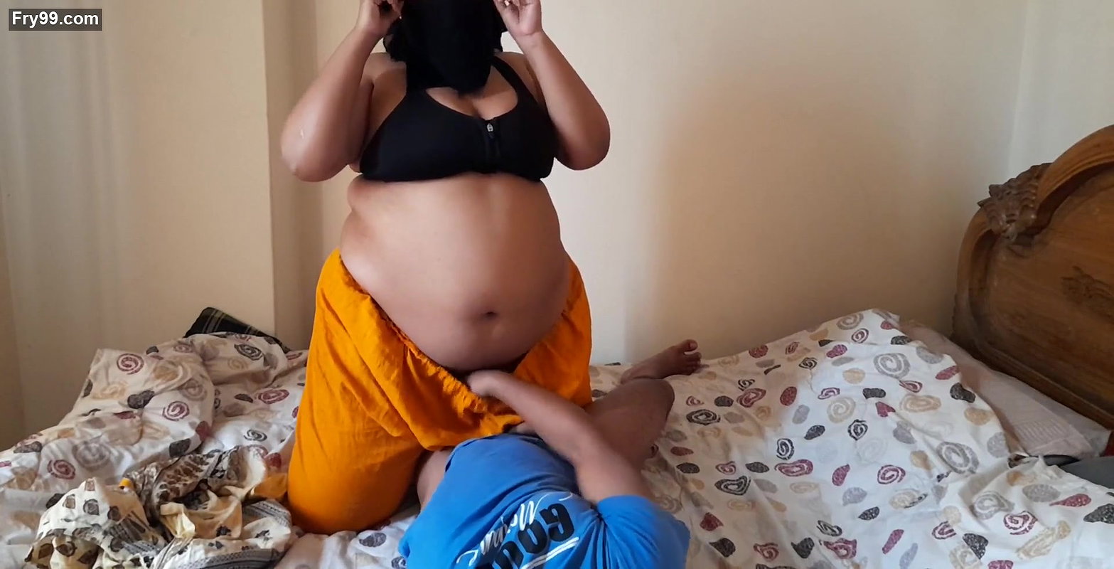 Desi saas ne damad ka bada lund dekha aur uski chudai Majbur – Priya Chatterjee Horny Riding (Hindi Audio)
