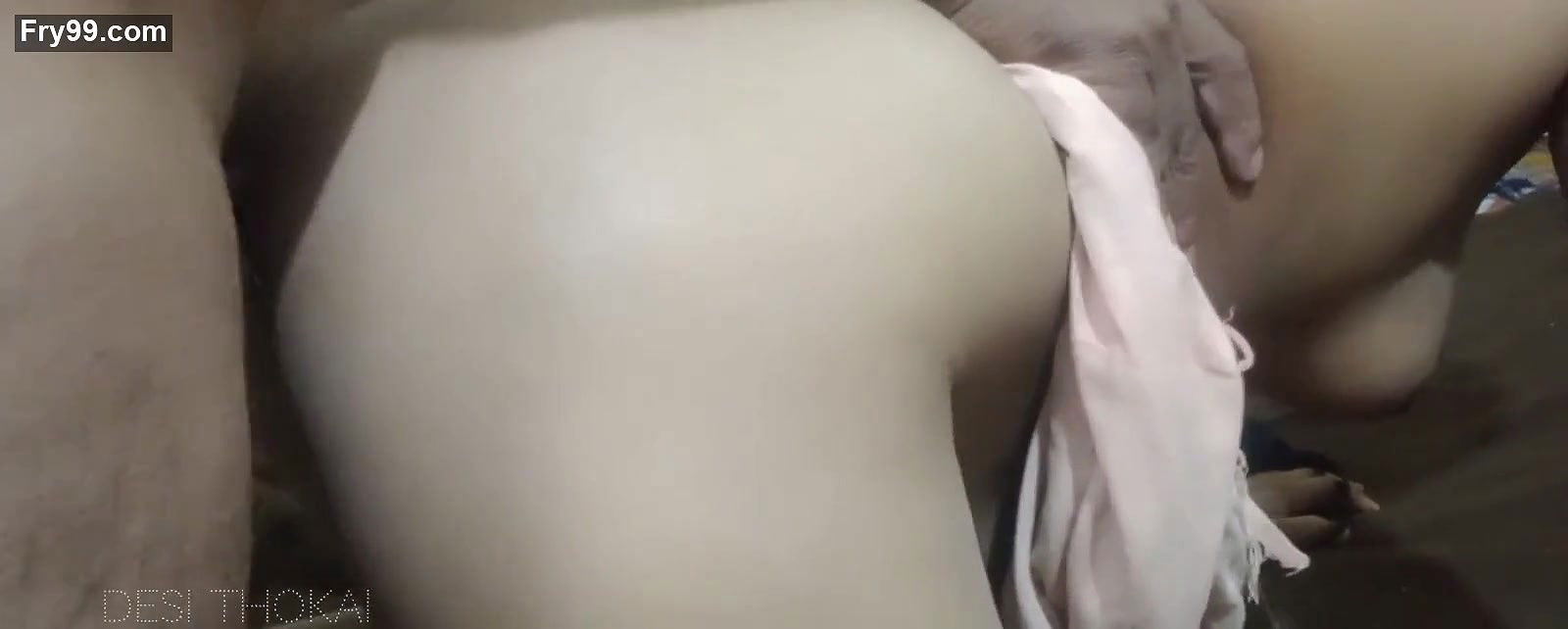 Desi thokai video hot Aanty ko ghodi bana kar choda doggy position thokai video Indian hot xxx video Gand ki thokai hind