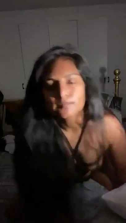 Beautiful brown girl awesome naked pillow ride