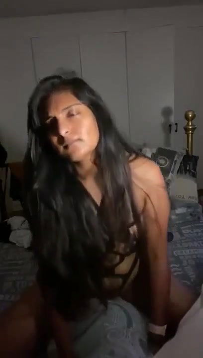 Beautiful brown girl awesome naked pillow ride
