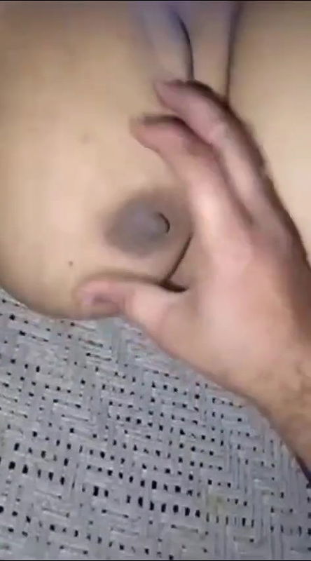 Barey Mummay Wali Desi Horny Aunty P1