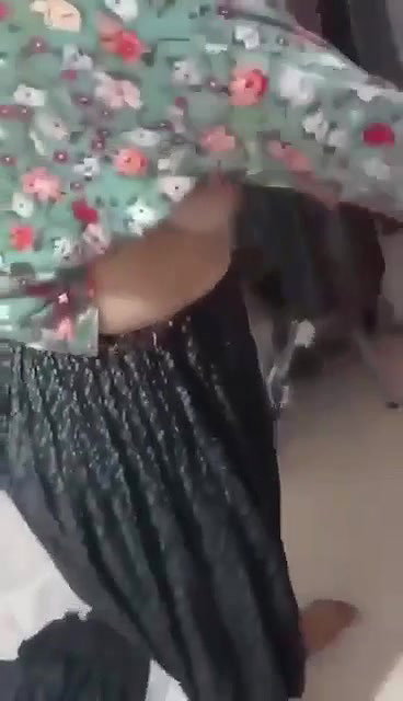 Paki Aunty K Gorey Mummay