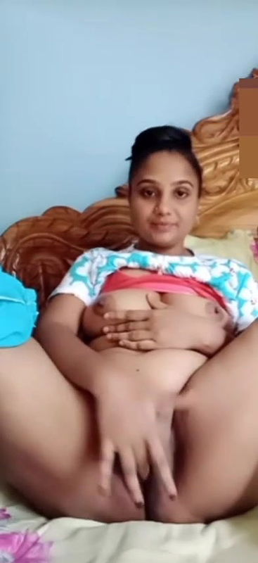 chubby bhabhi fingering cunt in horny mood viral MMS