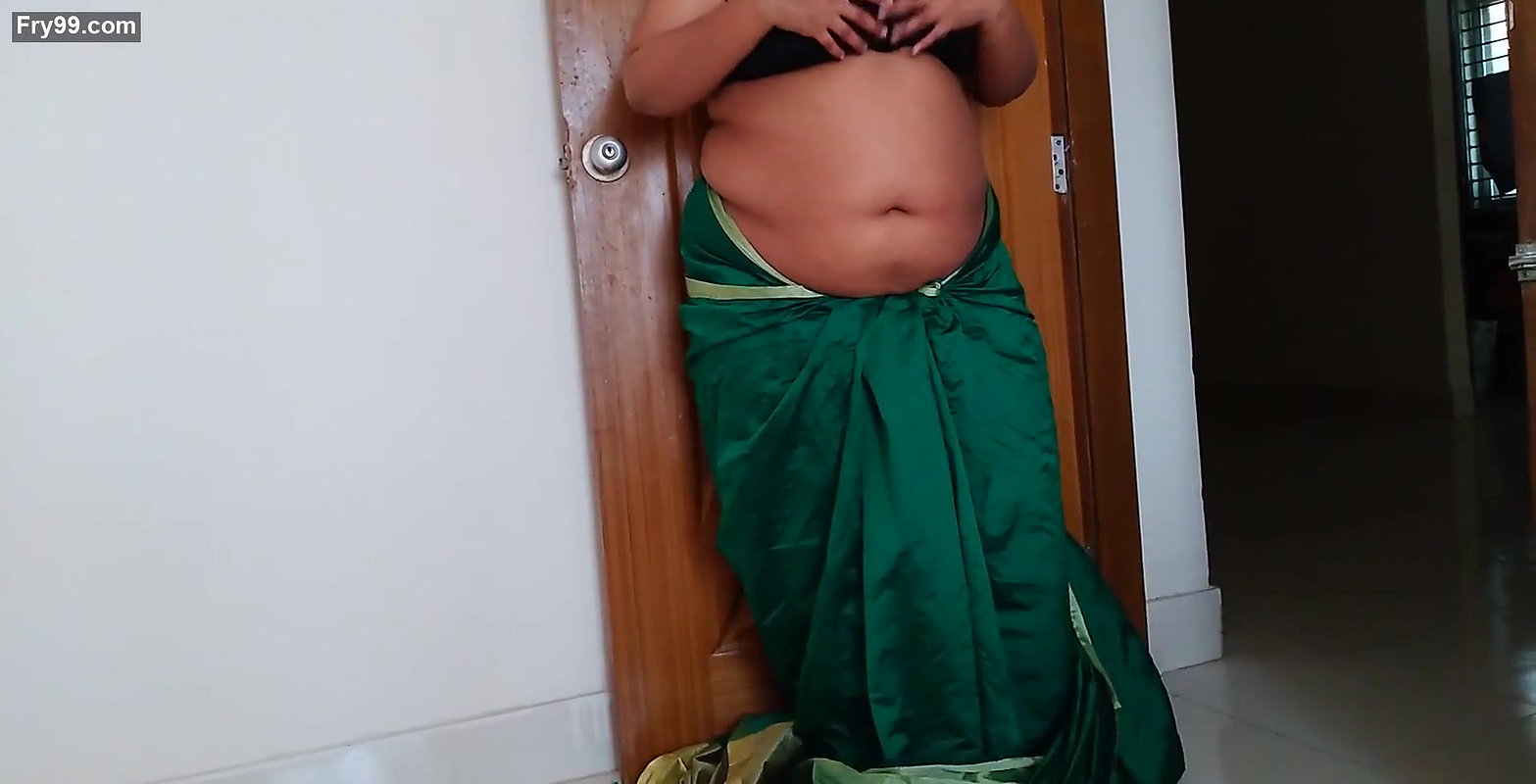 Green Saree Hot College Teacher want to Fucked Her 18y old Student – Indian Local Sex (Hindi Audio).