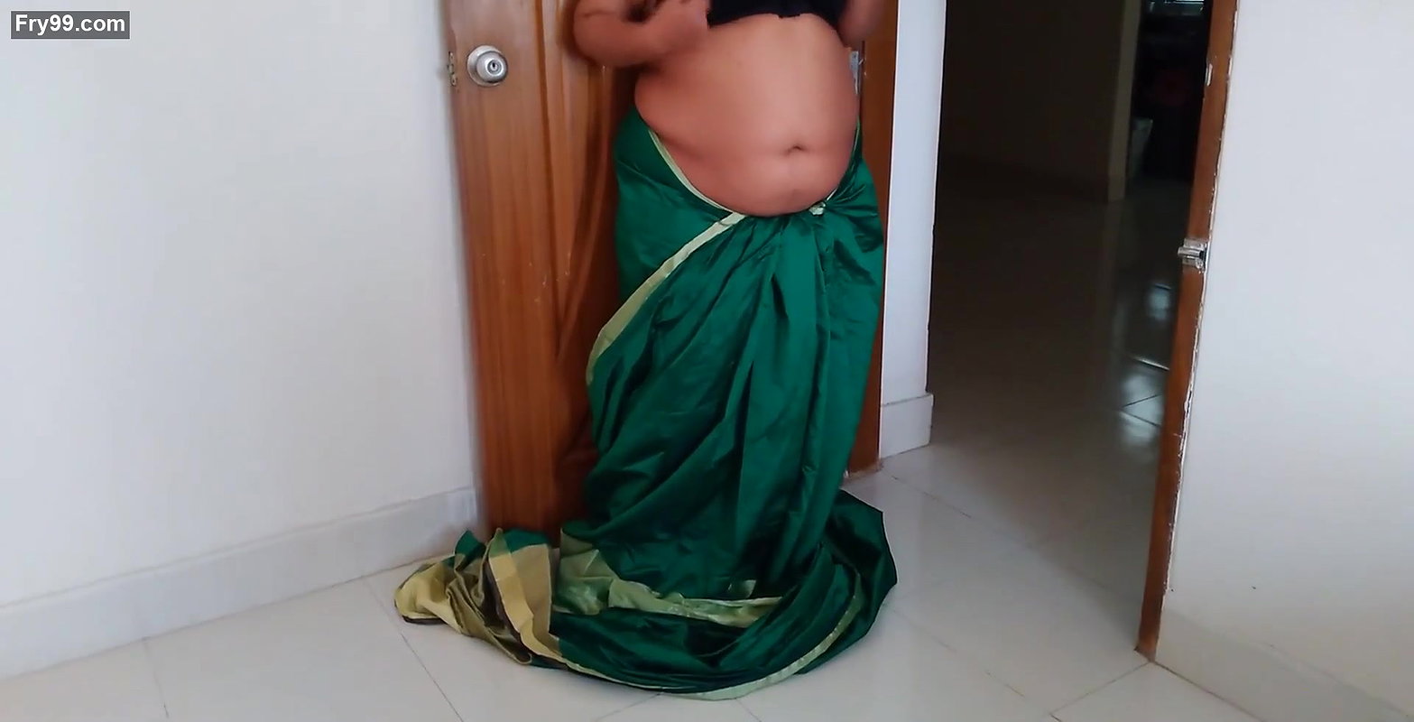 Green Saree Hot College Teacher want to Fucked Her 18y old Student – Indian Local Sex (Hindi Audio).