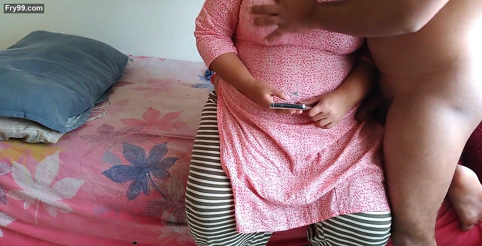 Gujrati Didi Phone Par (XXX VIDEO) dekh rahi thi, jab coti bhai Akar aur unki Thapa thap gand coda or fad diya – Desi