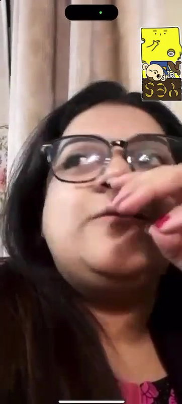 Pakistani Babe Boobs Showing in VC Wid BF 3