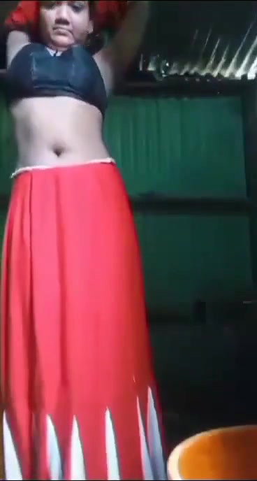 Young Bhabhi Showing Big Boobs Or Clean Choot