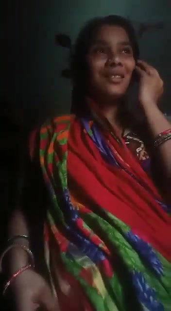 saree bhabhi nude show when talking on phone