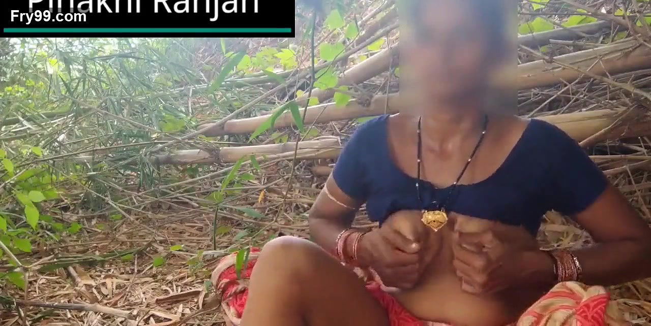 Indian aunty fingering jangal sex