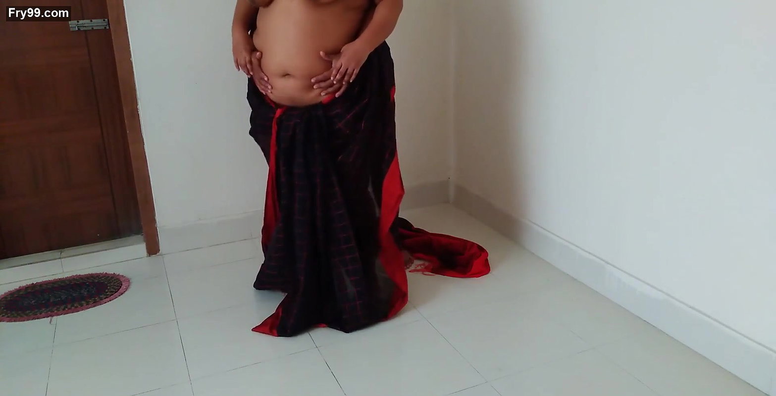 Indian hot aunty was sweeping the house when neighbor boy saw her & fucked – Desi Sex (Part-2)