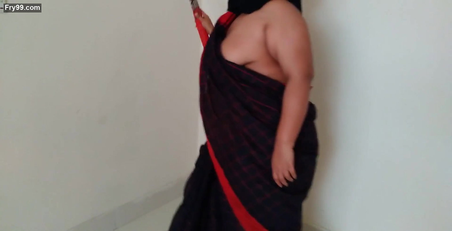 Indian hot aunty was sweeping the house when neighbor boy saw her & fucked – Desi Sex (Part-2)
