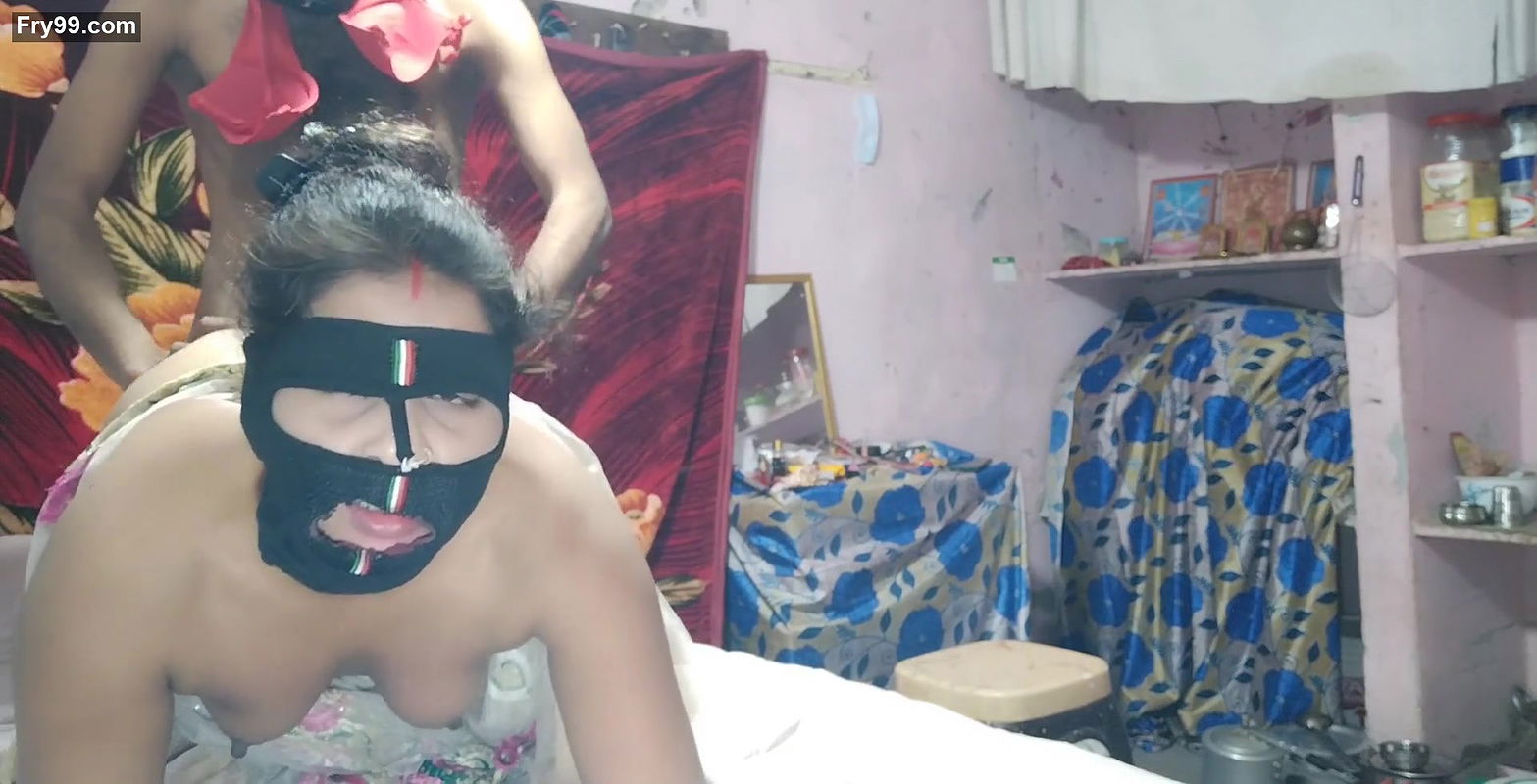 Makeup karte samay badi bhabhi ki chudai chhote devar ne ki