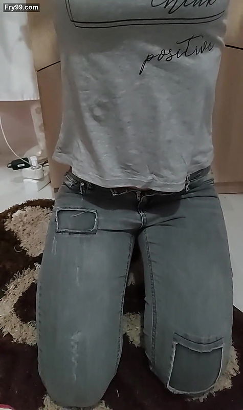 MYM STEPSISTER IS TESTING MY HUGE DICK AND COMMENTING