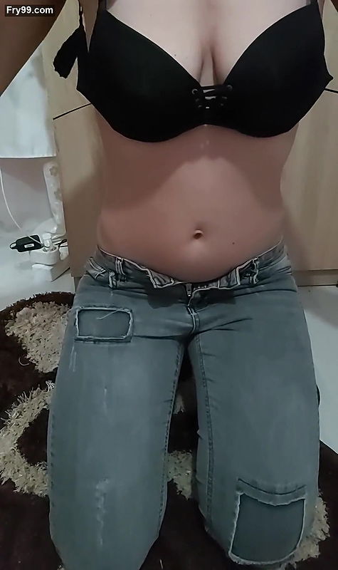 MYM STEPSISTER IS TESTING MY HUGE DICK AND COMMENTING