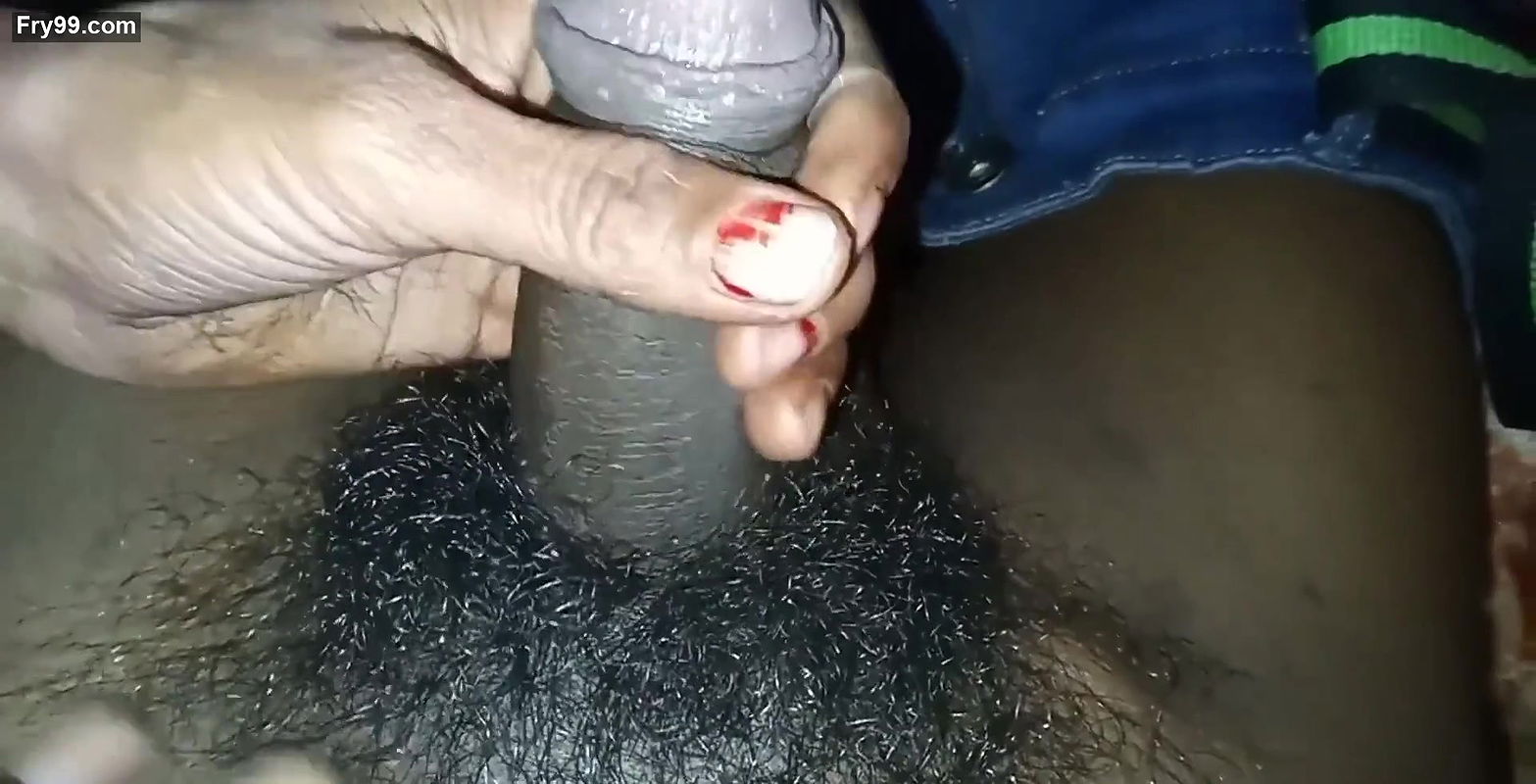 Padosi aunty ke ghar mein jakar aunty ki chudai ki masti ke sath.