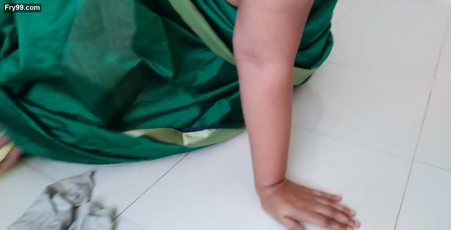 Rahul Desi naukrani ko Jabardasti choda (Indian sexy maid fucked while cleaning house) Hindi Mast Coda Cudi – cum Behind.