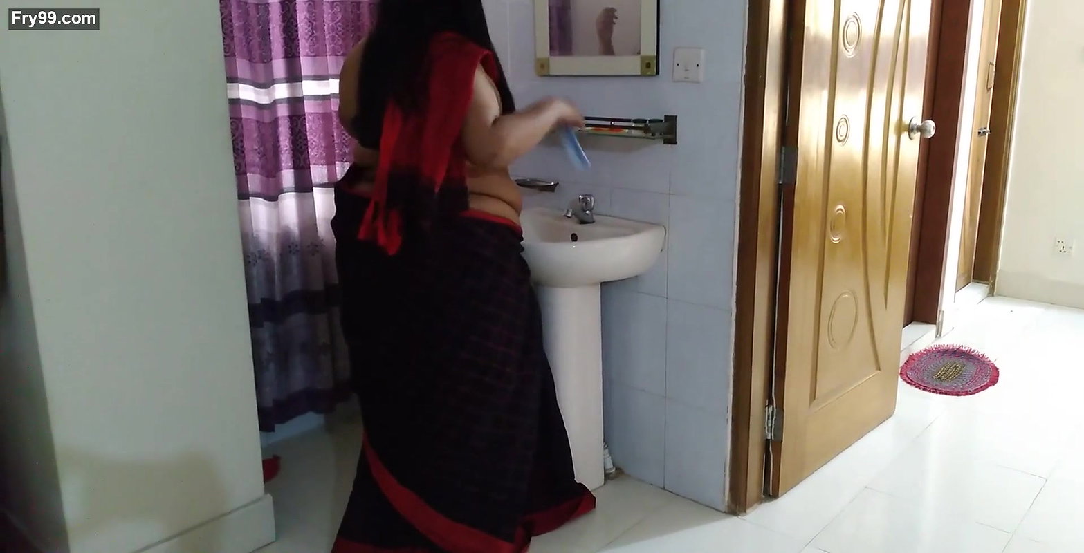Tamil Hot aunty stand in front of mirror & hair combined then a Guy fucks her on Valentine’s Day – 2023 Happy Valentine