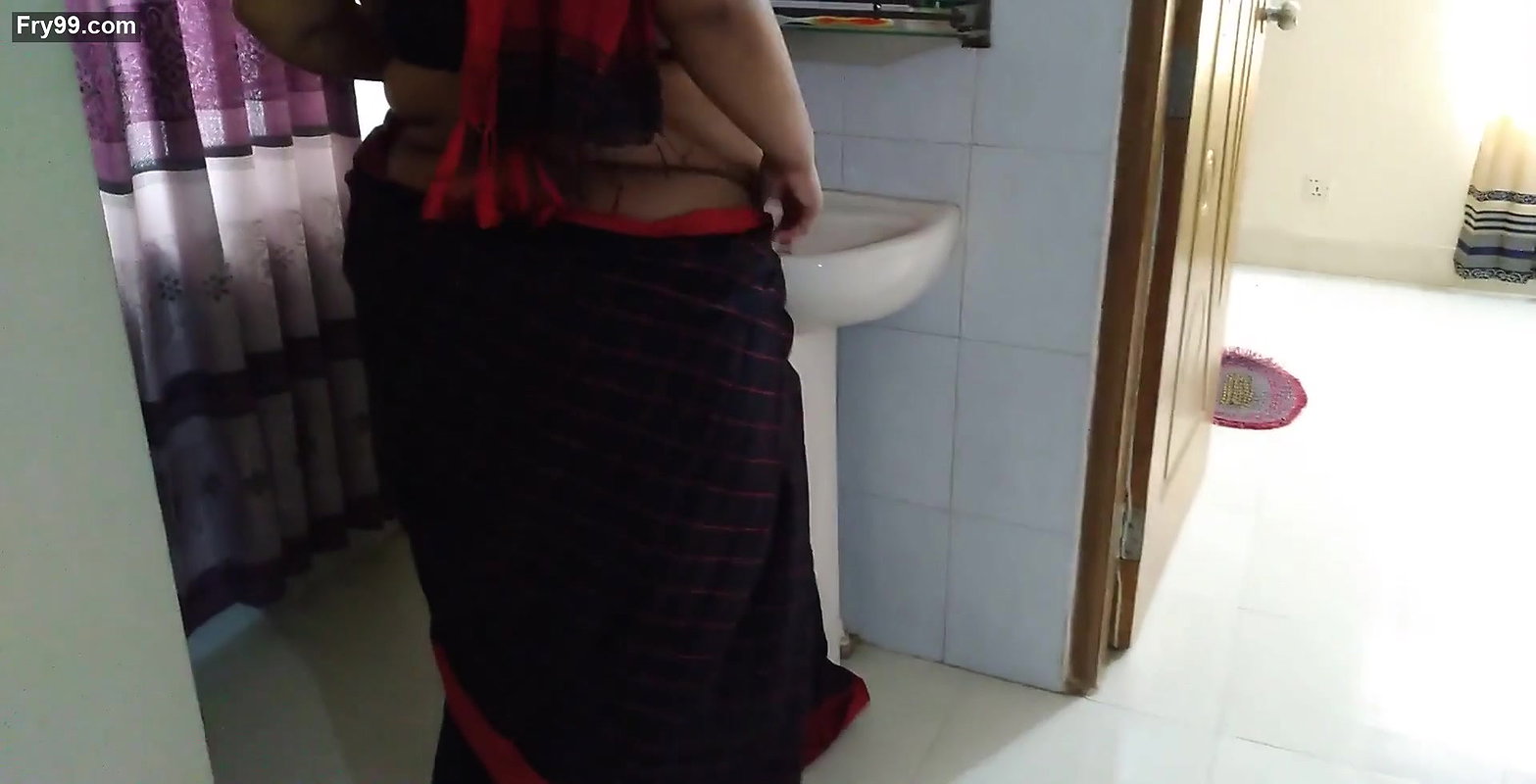 Tamil Hot aunty stand in front of mirror & hair combined then a Guy fucks her on Valentine’s Day – 2023 Happy Valentine