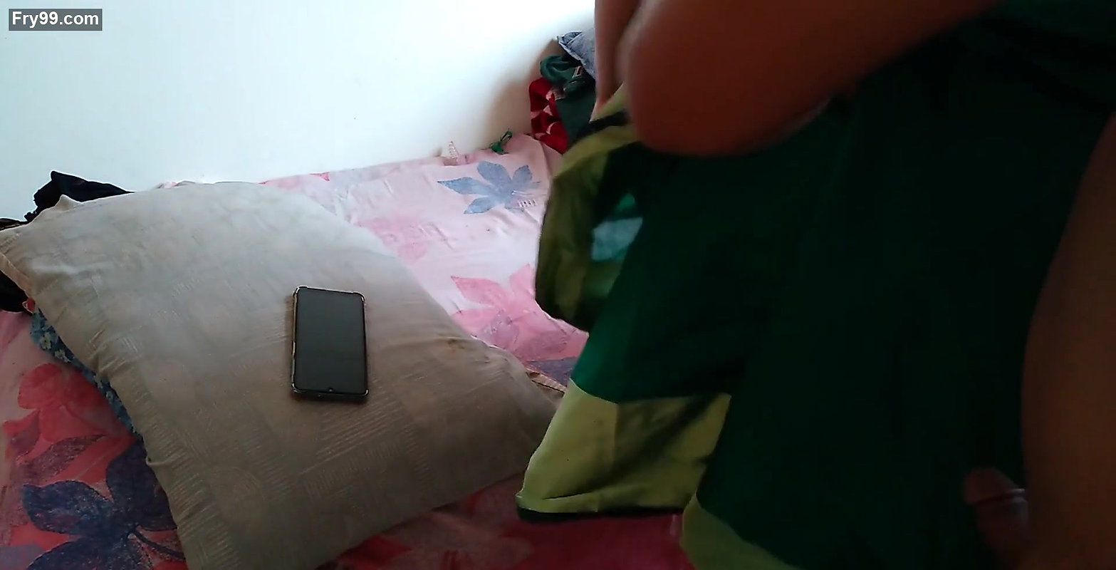 Telugu aunty in green saree with Huge Boobs on bed and fucks neighbor while watching porn on mobile – Huge cumshot