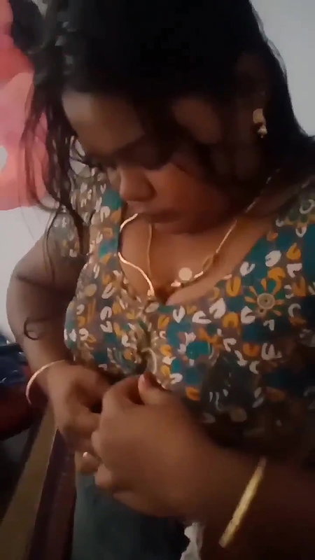 Tamil wife dress change