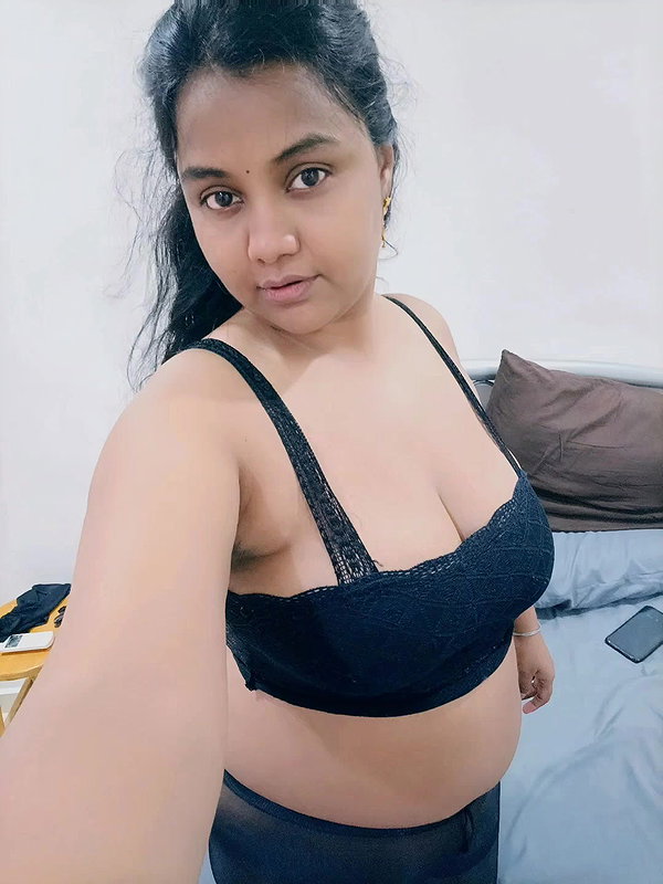 tamil milf kruthika indian mallu cheating hotwife leaked sucking cock in slut outfit