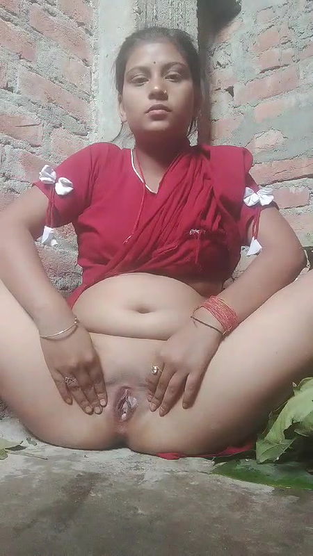 Cute desi village girlfriend showing her wet juicy pussy in front of camera