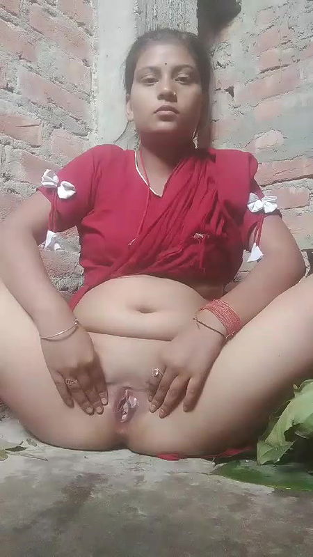 Cute desi village girlfriend showing her wet juicy pussy in front of camera