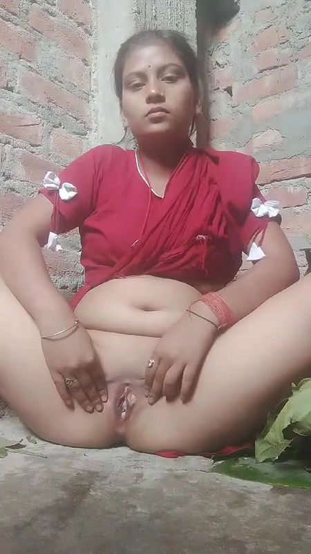 Cute desi village girlfriend showing her wet juicy pussy in front of camera