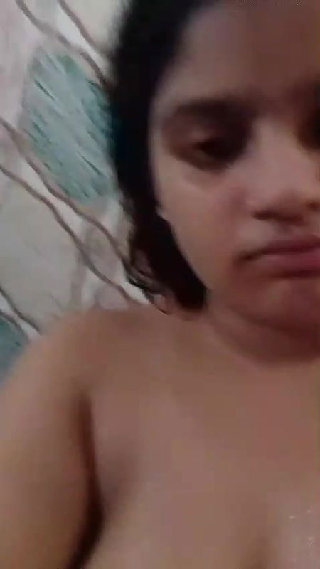 Mast Larki NeApni Choot Main Ungli Ki