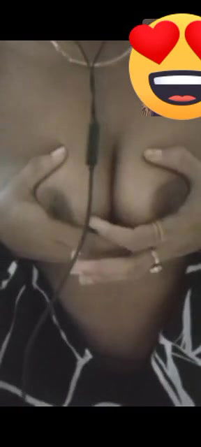 Young Boudi Showing Boobs