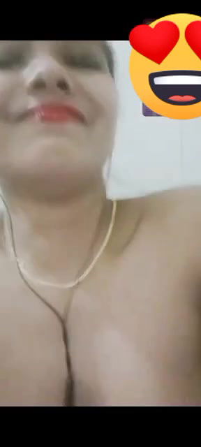 Young Boudi Showing Boobs