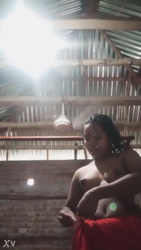Desi Girl Shows Boobs and Pussy
