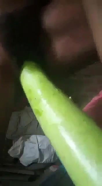 bhabhi ne lamba lauki chut me ghusaya