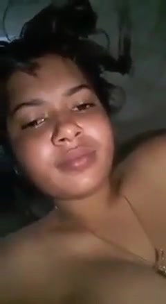 girl making nude video