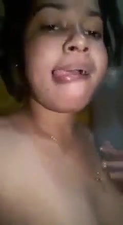 girl making nude video