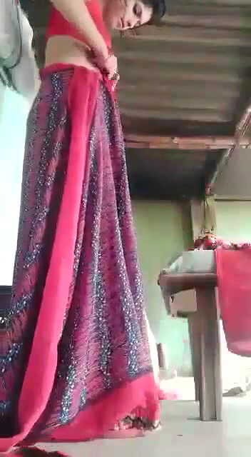 gori bhabhi dress change video