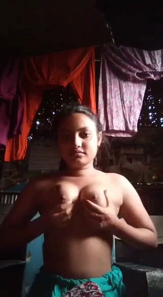 Desi village girl showing her big boobs