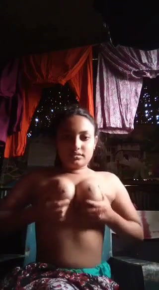 Desi village girl showing her big boobs