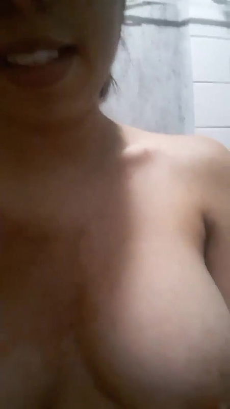 Cutest Desi girl takes off her bra and shows her big natural titties