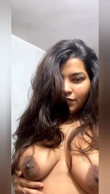 Barey Barey Boobs Wali Larki