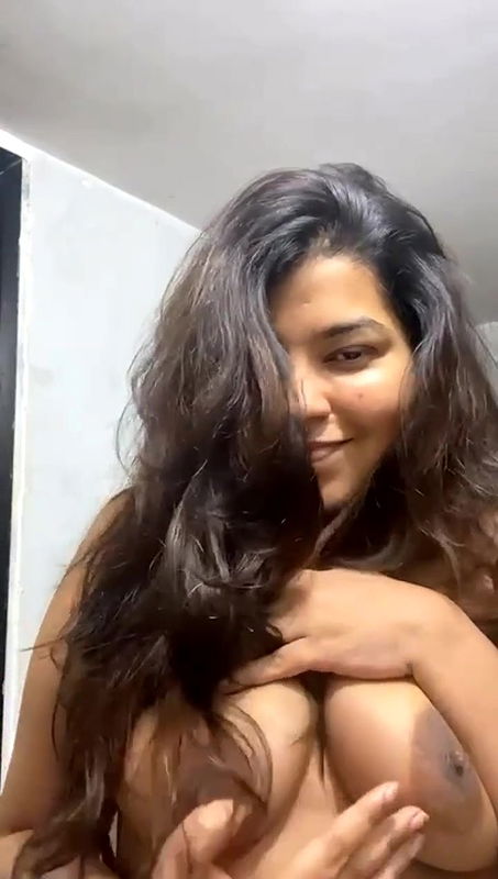 Barey Barey Boobs Wali Larki