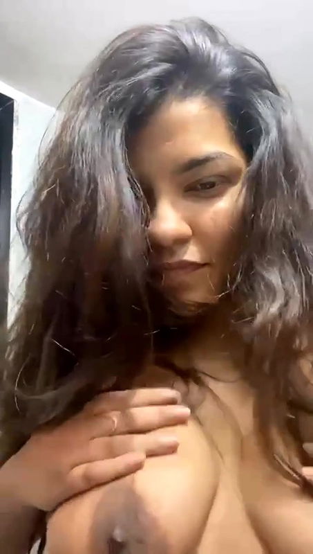 Barey Barey Boobs Wali Larki