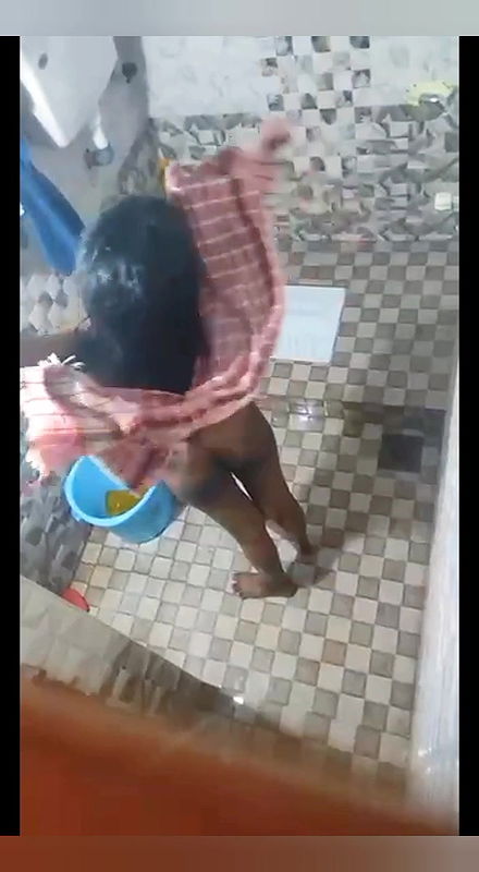 Bhabhi Captured While Bathing