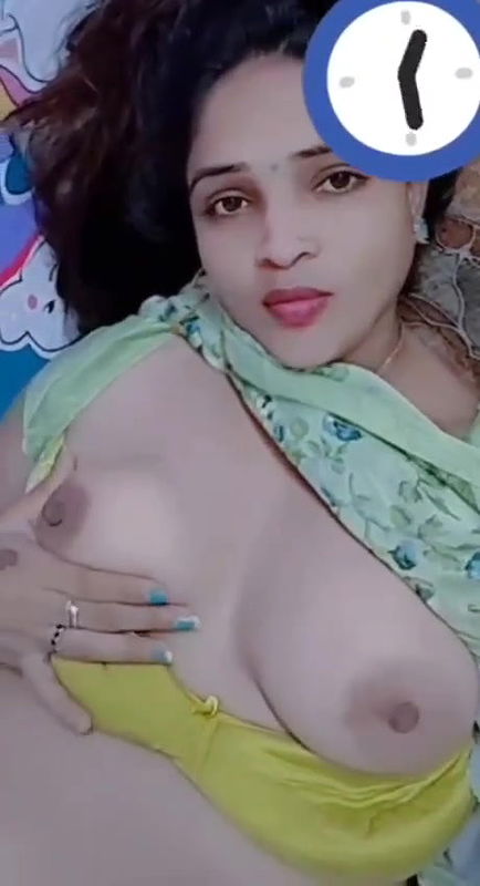 Bhabhi Showing Big Boobs