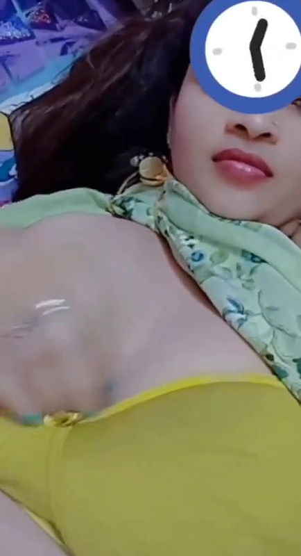 Bhabhi Showing Big Boobs