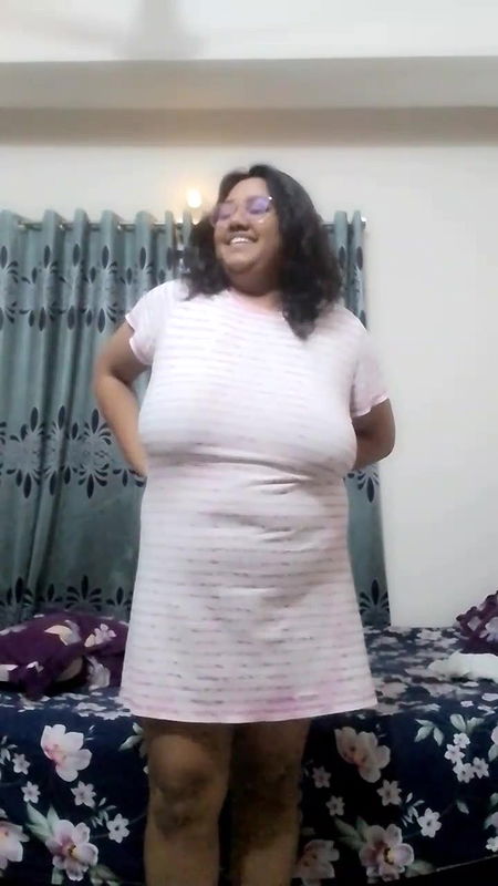 Tamil Chubby Bhabhi Jumping and Showing Choot