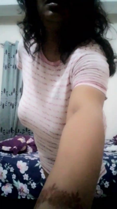 Tamil Chubby Bhabhi Jumping and Showing Choot